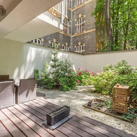 Charming With Quiet Garden In Downtown Appartement Boedapest