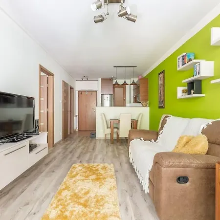 Charming With Quiet Garden In Downtown