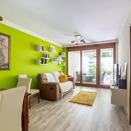 Charming With Quiet Garden In Downtown * Budapeste