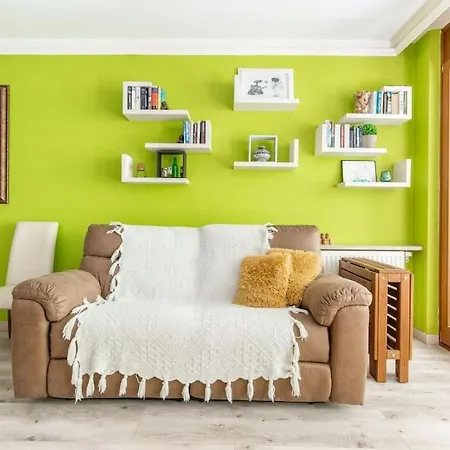 Charming With Quiet Garden In Downtown