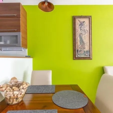 Charming With Quiet Garden In Downtown Apartament Budapesta