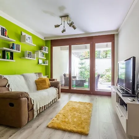 Charming With Quiet Garden In Downtown Budapesta