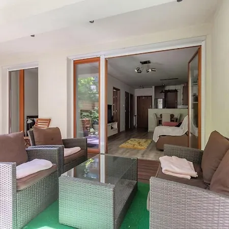Charming With Quiet Garden In Downtown Apartament Budapesta