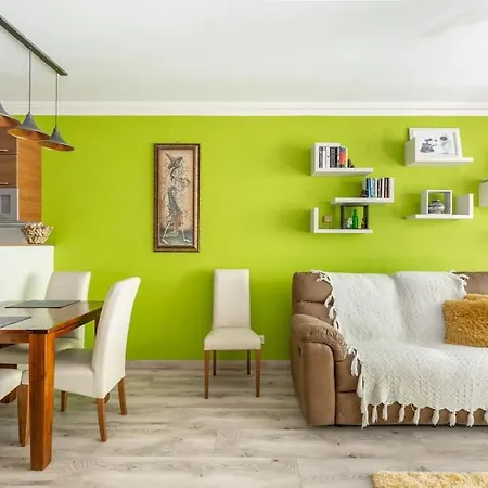 Charming With Quiet Garden In Downtown Apartament *