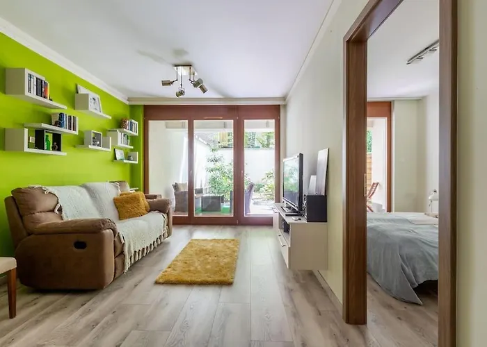 Charming With Quiet Garden In Downtown Apartament *