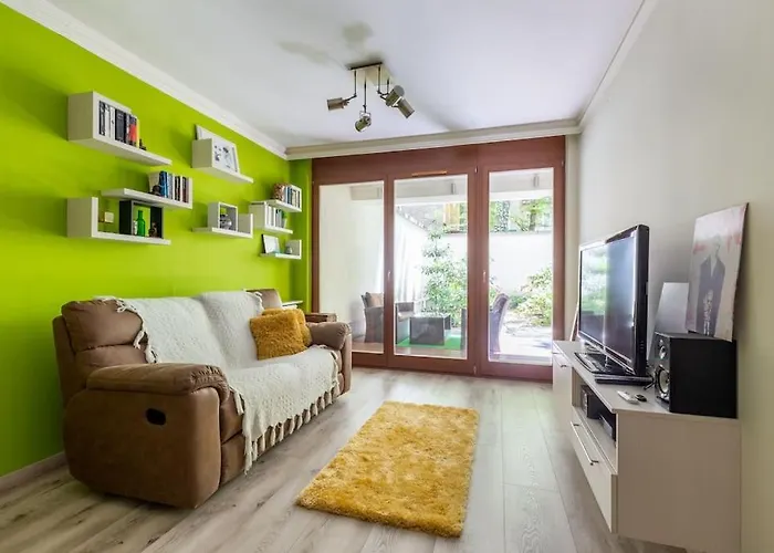Charming With Quiet Garden In Downtown Budapesta