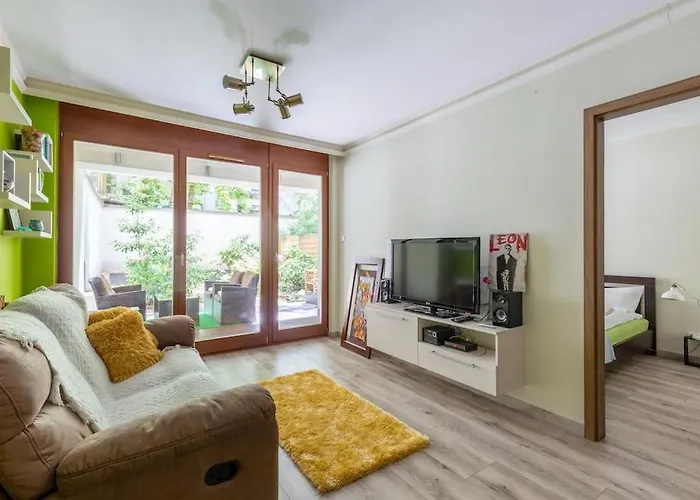 Charming With Quiet Garden In Downtown *
