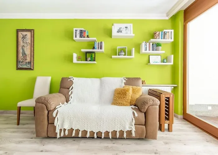 Charming With Quiet Garden In Downtown
