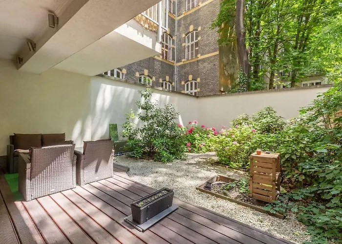 Charming With Quiet Garden In Downtown Apartment Budapest
